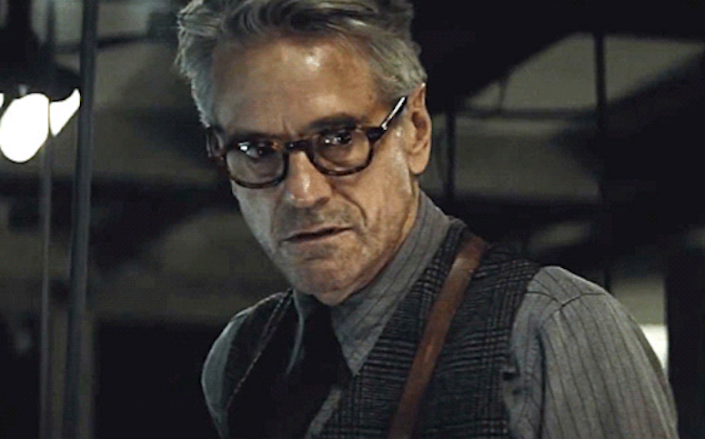 Jeremy Irons Talks Alfred in ‘Justice League’ & Stand-Alone ‘Batman’